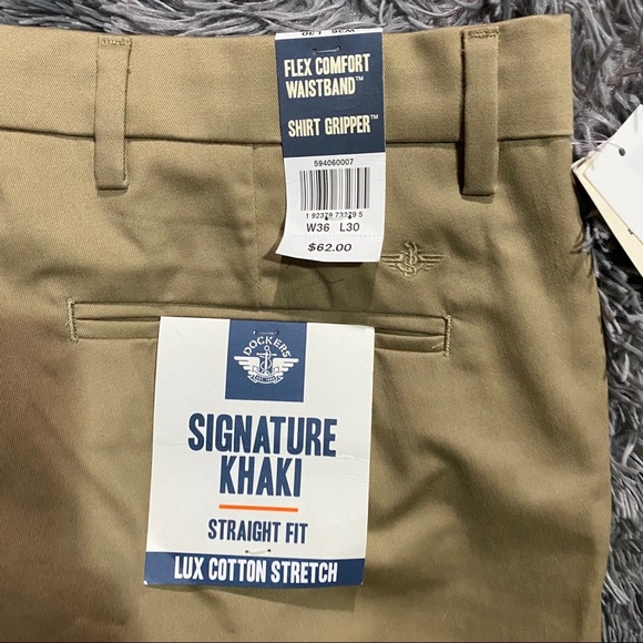 Dockers Signature Khaki Straight Fit Flex Comfort - Picture 4 of 4